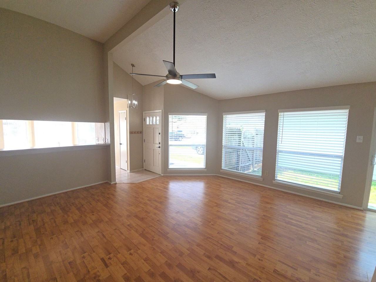 11130 Thunderhaven Dr - Photo 2 of 23