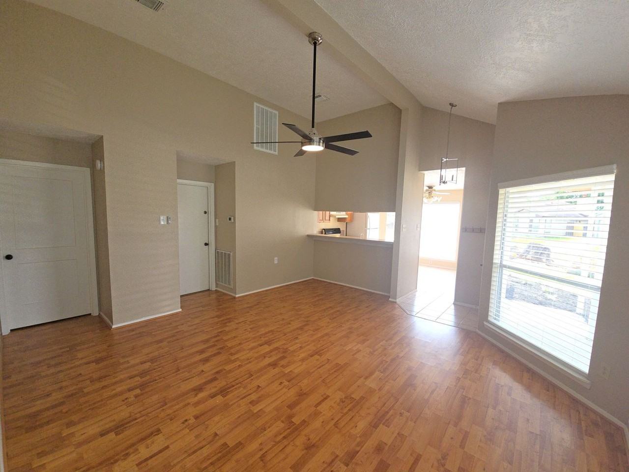 11130 Thunderhaven Dr - Photo 4 of 23