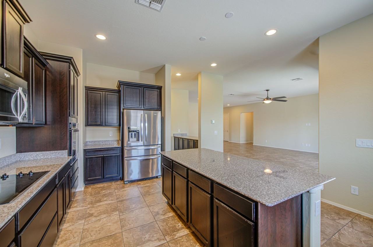 22689 E Munoz St - Photo 5 of 6