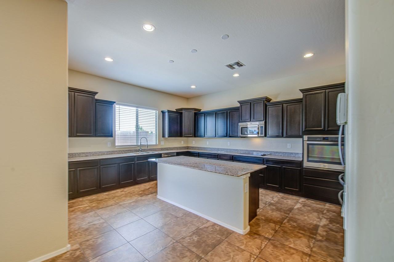 22689 E Munoz St - Photo 6 of 6