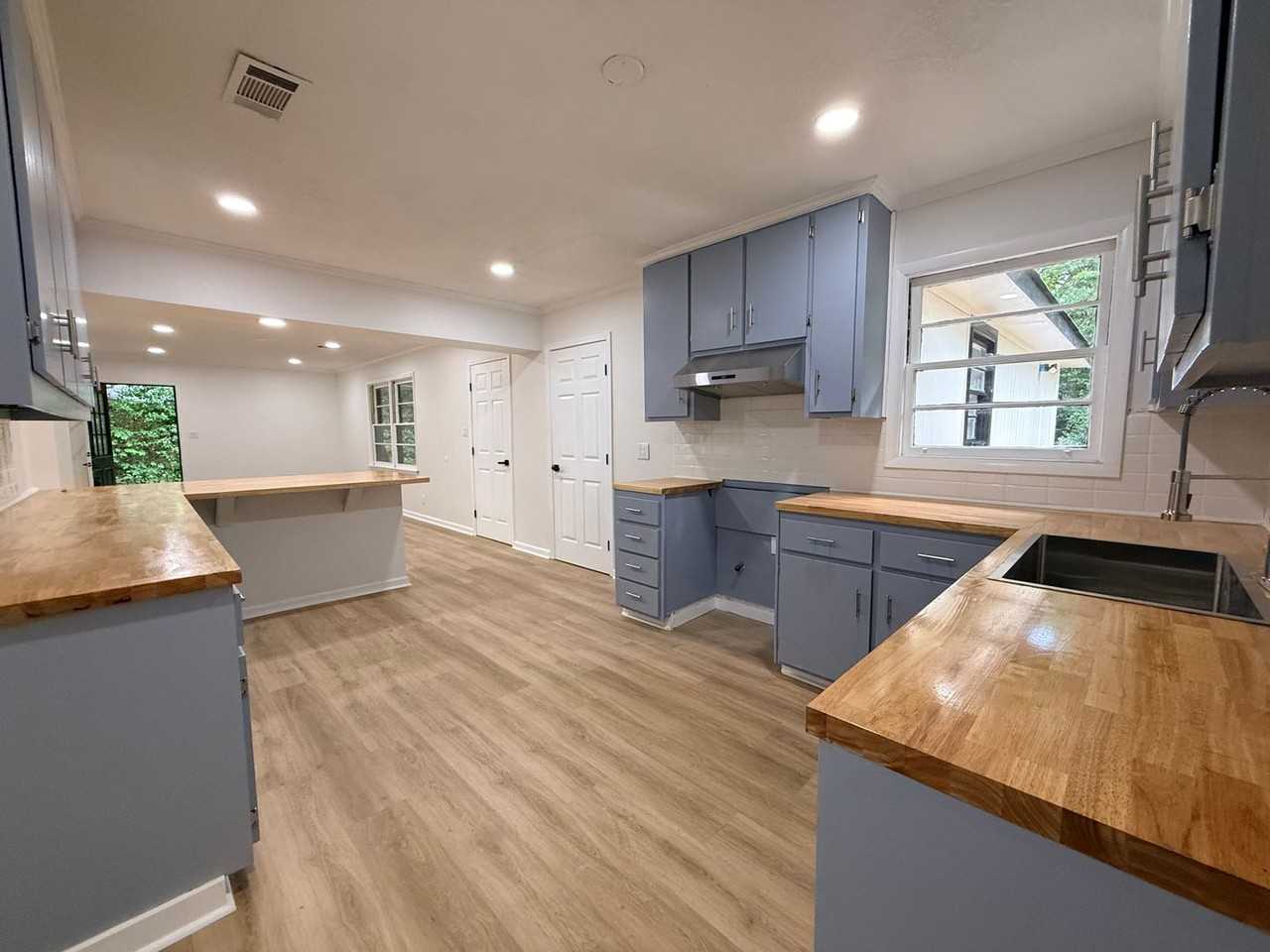 3760 Dalraida Pkwy - Photo 2 of 34