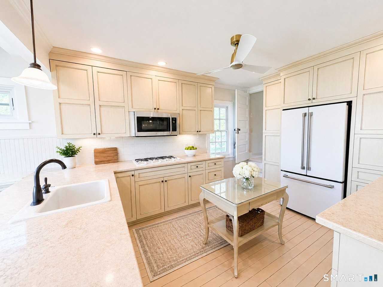 280 1st Ave - Photo 2 of 24