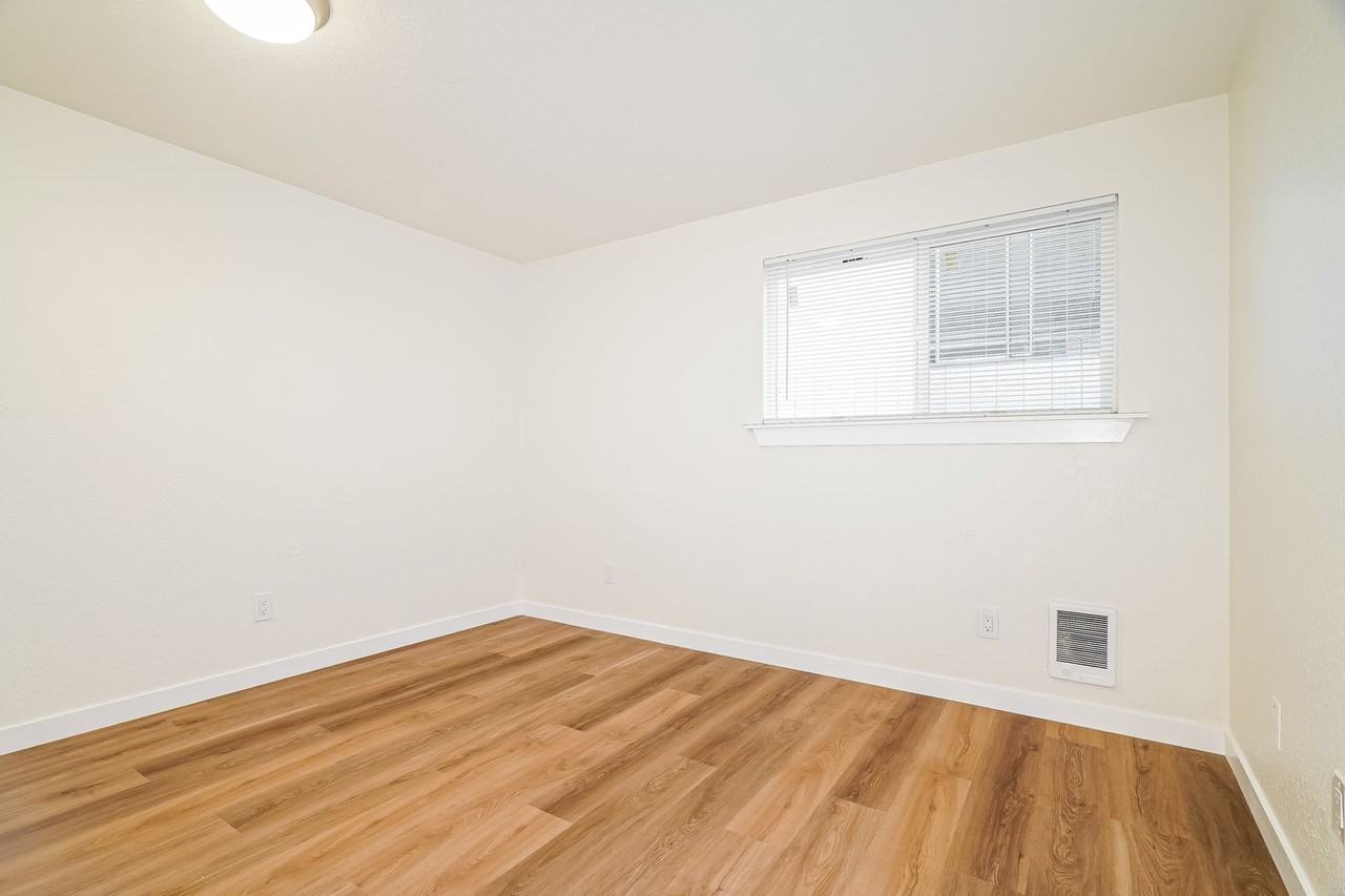 Fairway Apartments - Photo 7 of 11