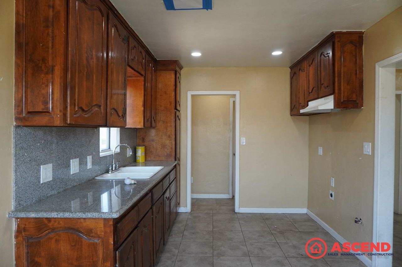 430 Goodman St - Photo 2 of 5