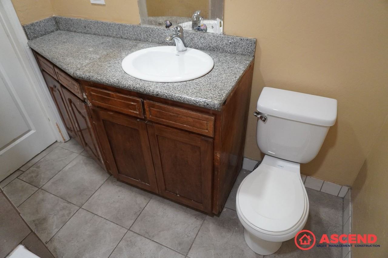 430 Goodman St - Photo 4 of 5