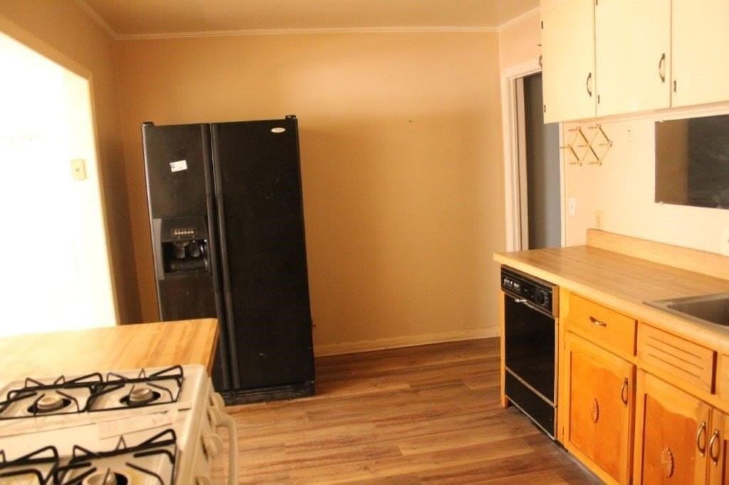 131 Hedstrom Dr - Photo 2 of 5