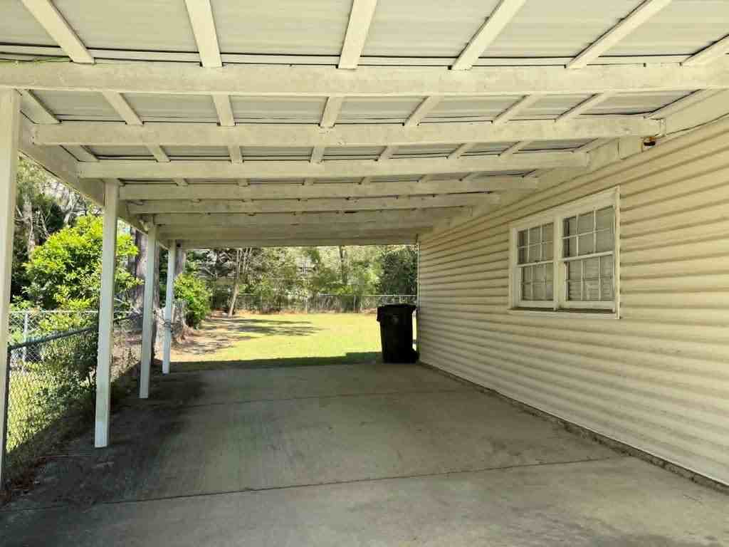 1009 Jonathan St - Photo 3 of 15