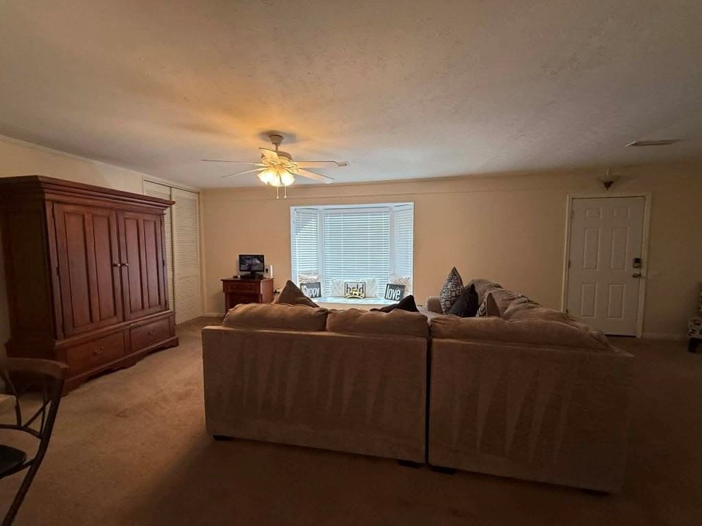 1009 Jonathan St - Photo 6 of 15