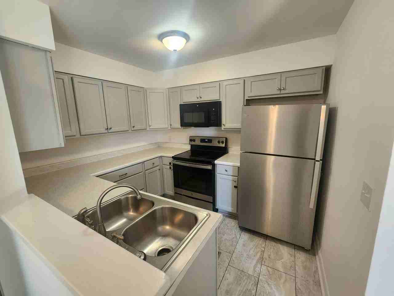 4900 Spring Lake Dr - Photo 4 of 12