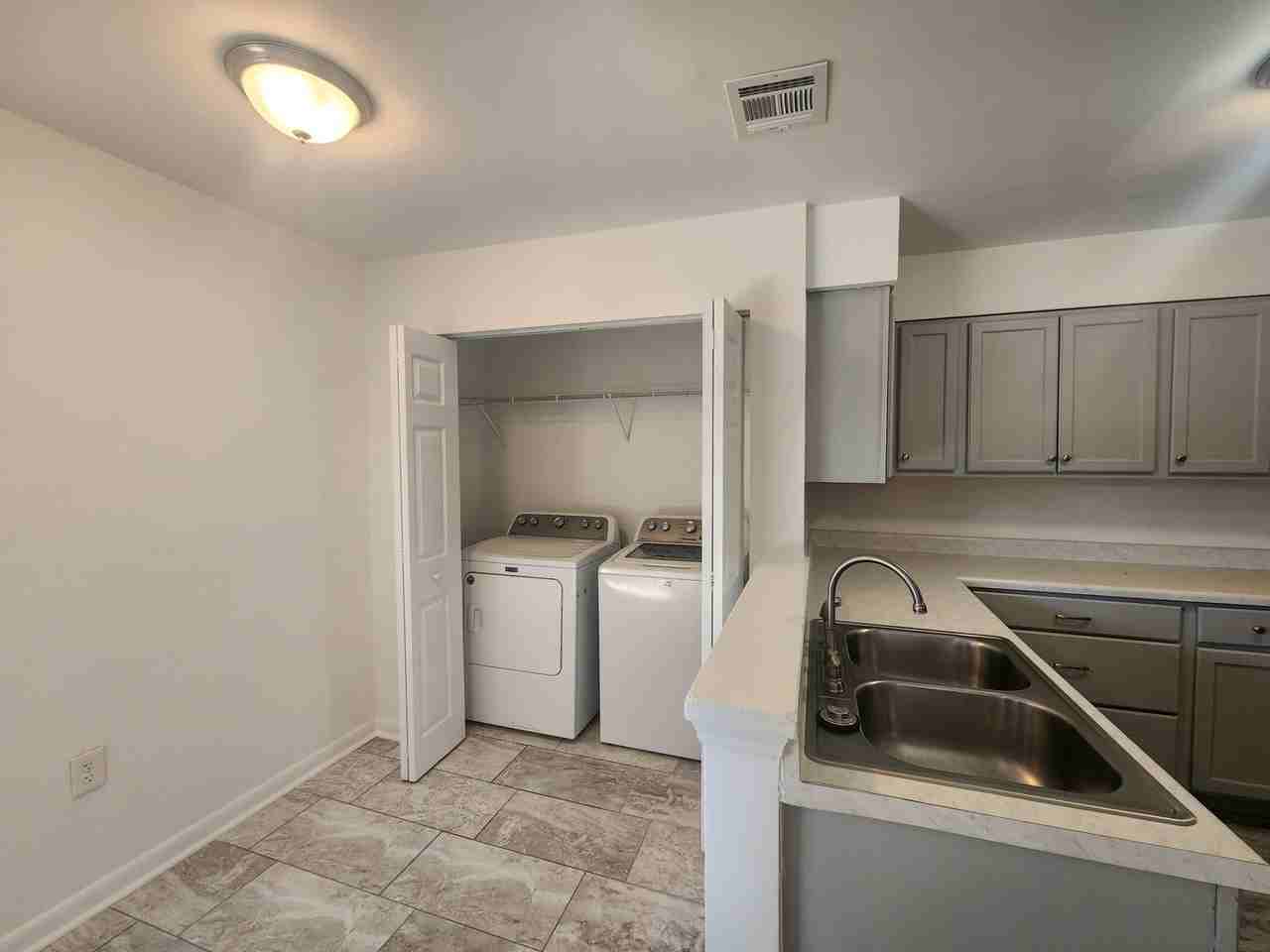 4900 Spring Lake Dr - Photo 5 of 12