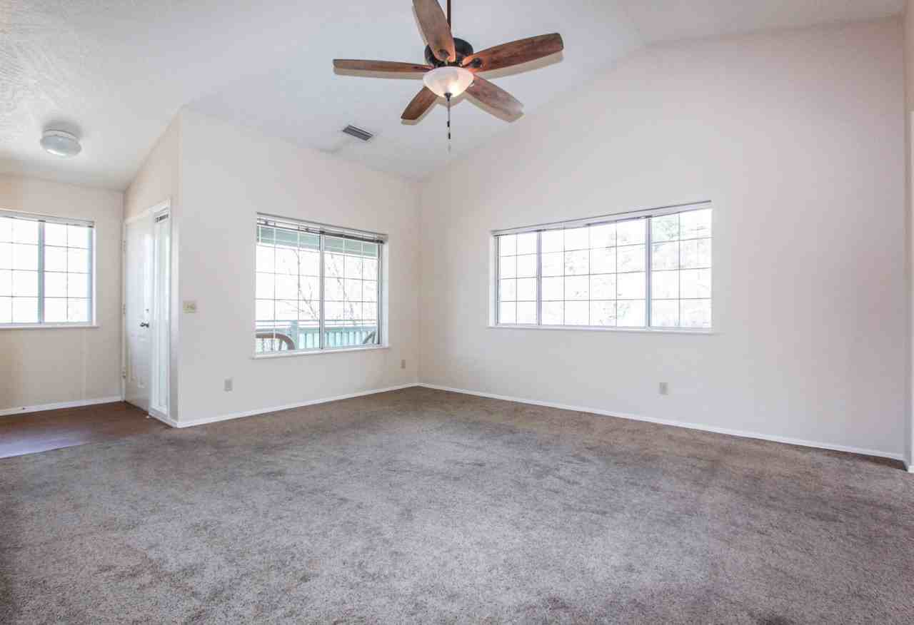 415 S Alarcon St - Photo 2 of 12