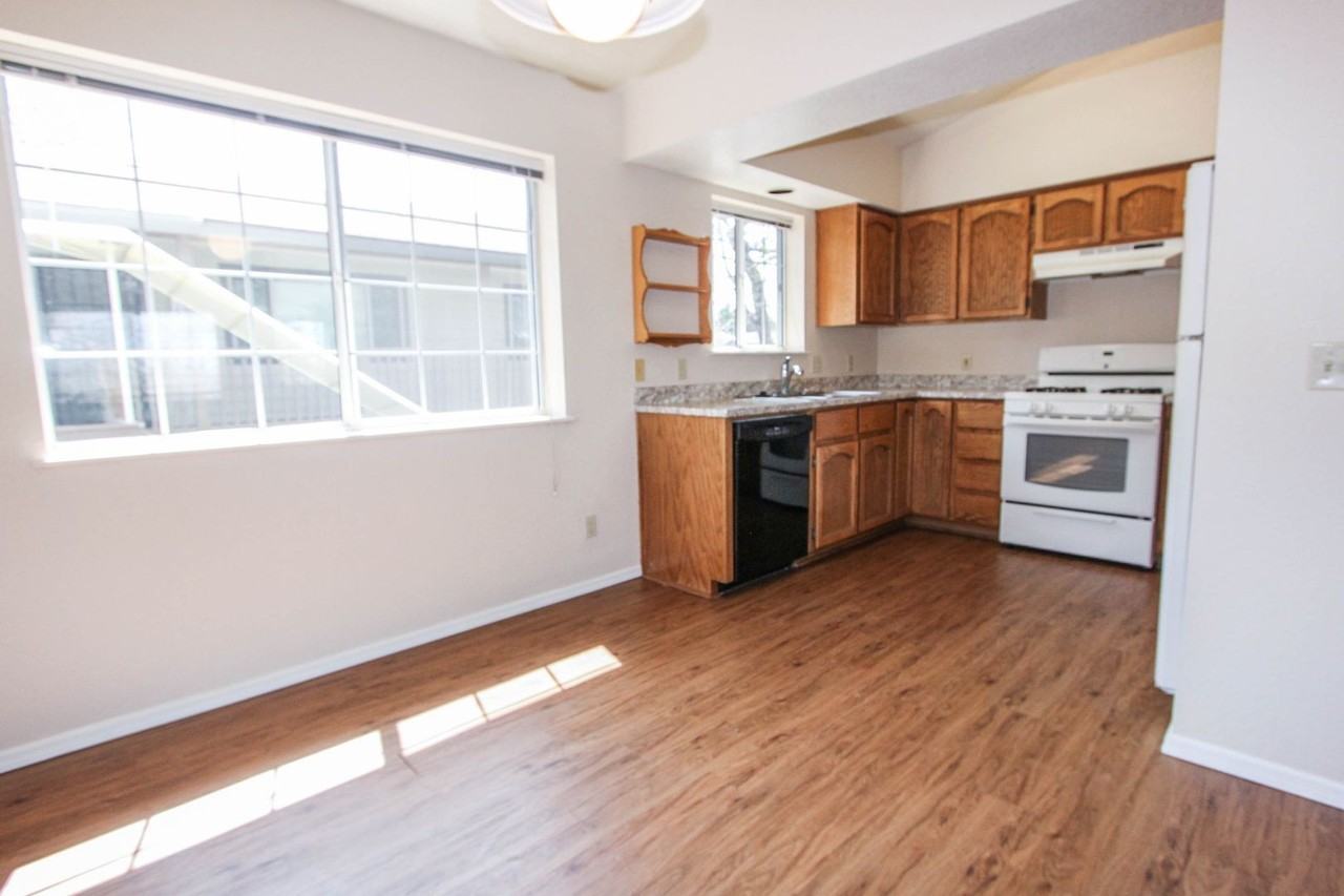 415 S Alarcon St - Photo 5 of 12