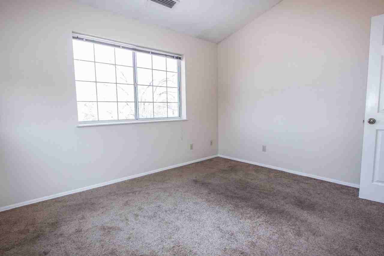 415 S Alarcon St - Photo 6 of 12