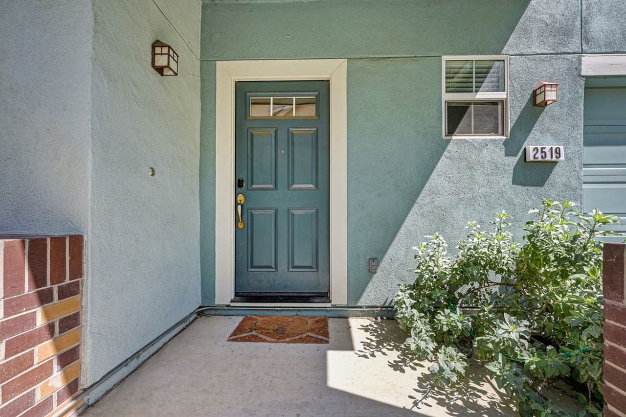 2519 I St - Photo 4 of 37