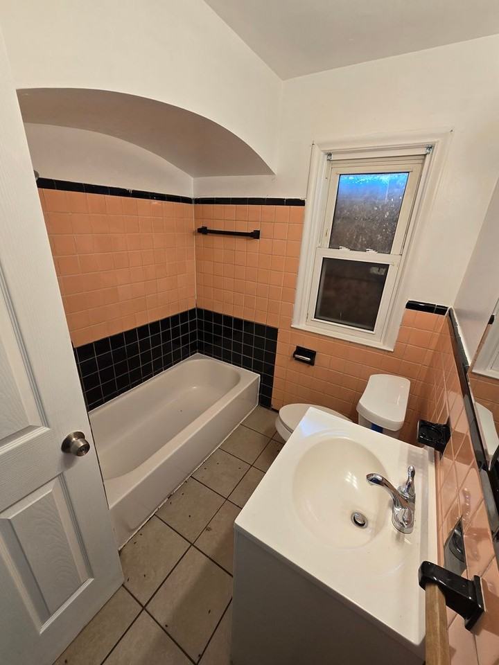 11620 Rossiter St - Photo 2 of 4