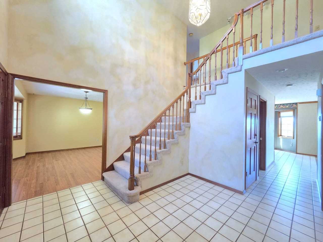 7706 E Woodview Dr - Photo 5 of 49