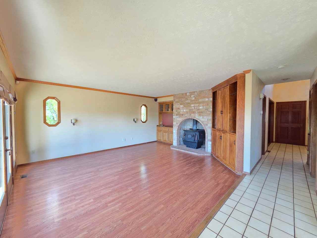 7706 E Woodview Dr - Photo 6 of 49