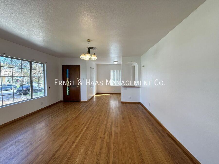 4723 Blackthorne Ave - Photo 2 of 31