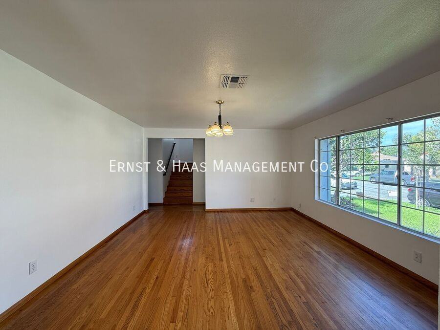 4723 Blackthorne Ave - Photo 4 of 31
