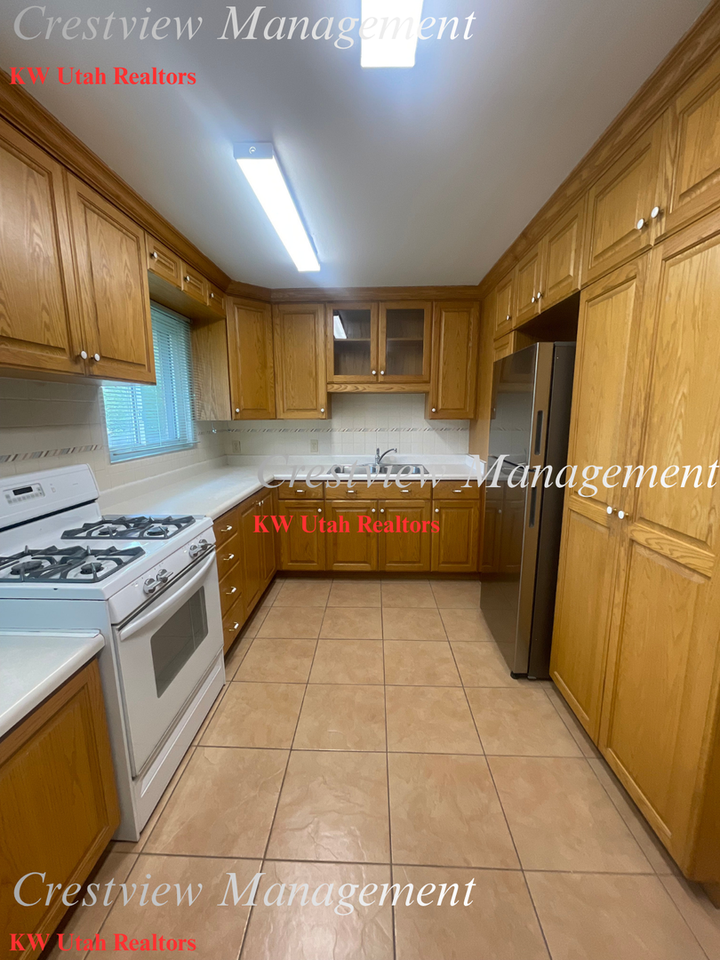 2225 E Fardown Ave - Photo 5 of 25