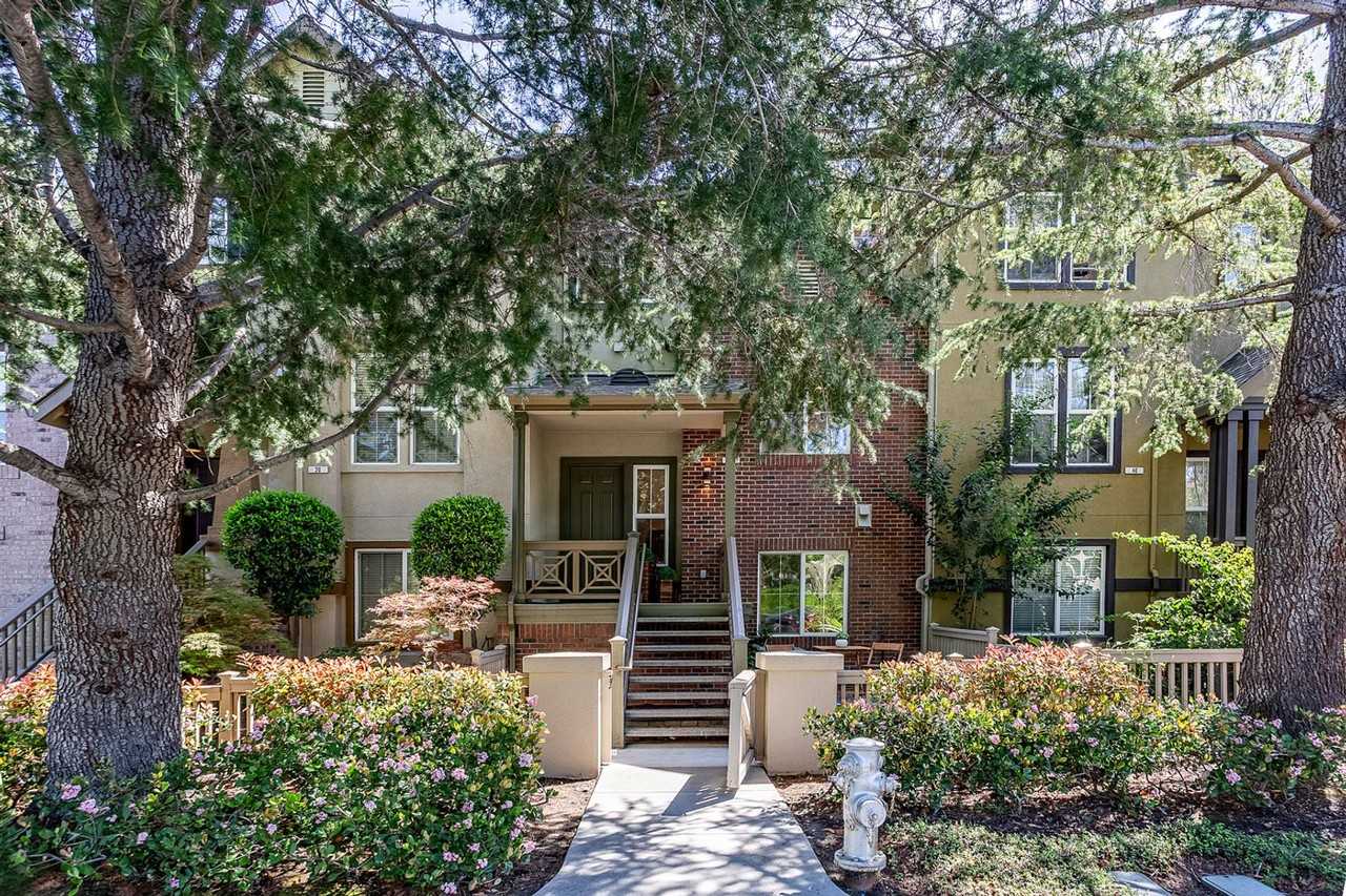 30 Royal Oak Ct