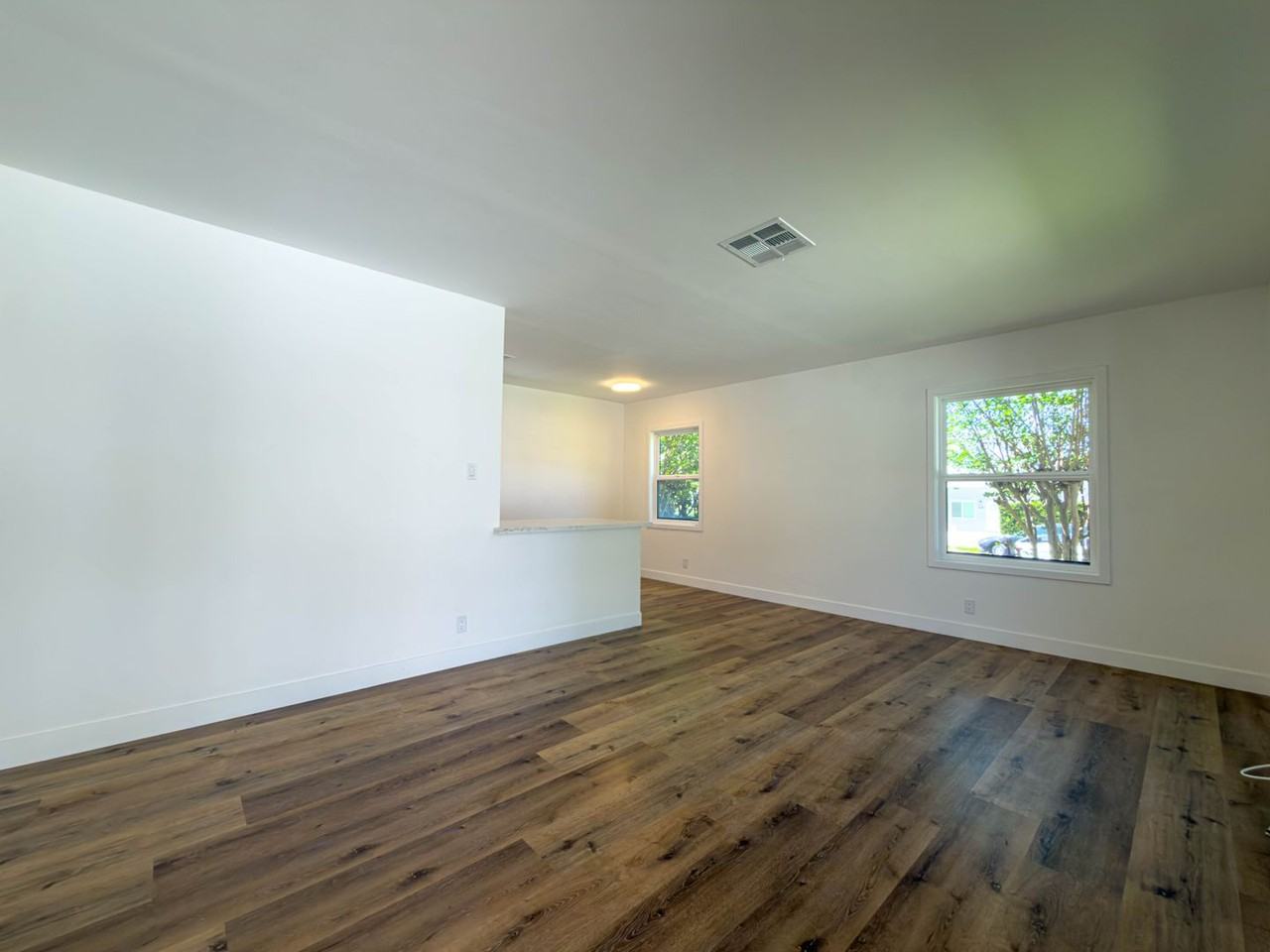 316 N Kenwood St - Photo 3 of 24