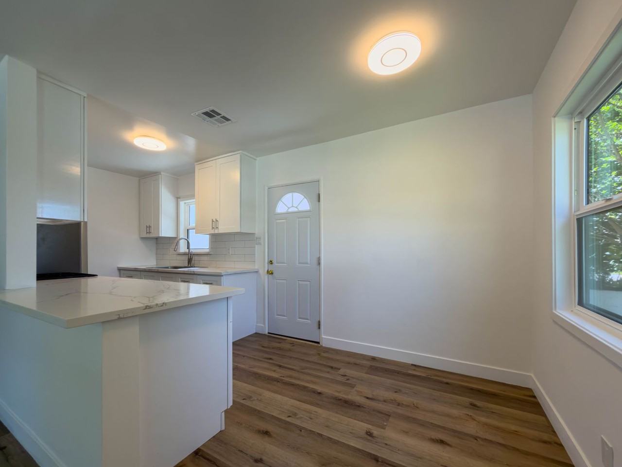 316 N Kenwood St - Photo 5 of 24