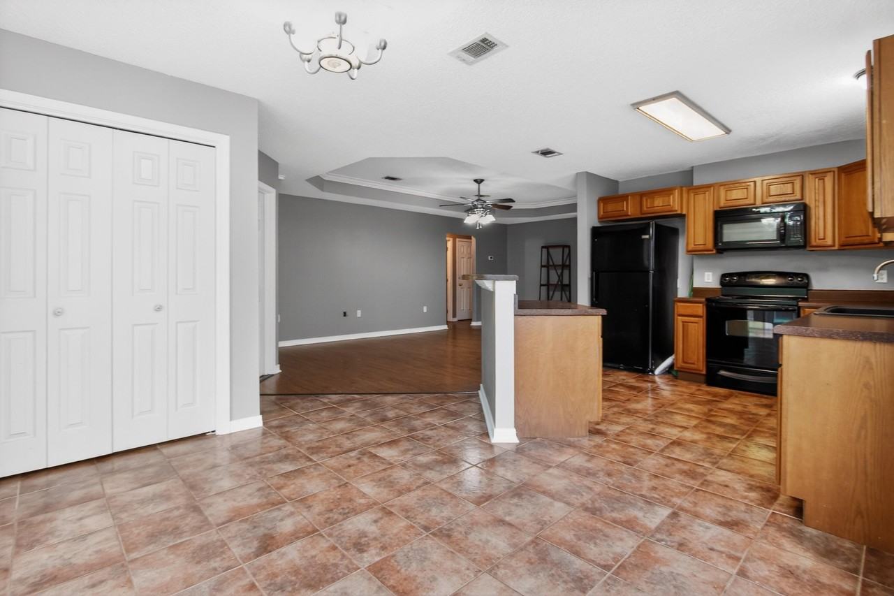 203 8th Ave - Photo 5 of 24
