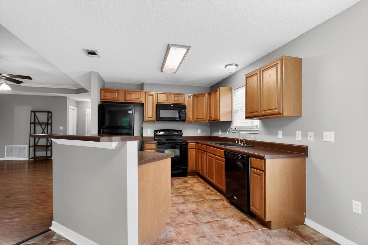 203 8th Ave - Photo 6 of 24