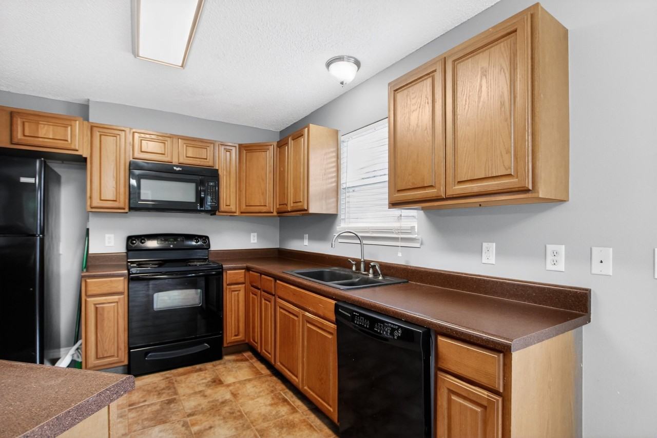 203 8th Ave - Photo 7 of 24