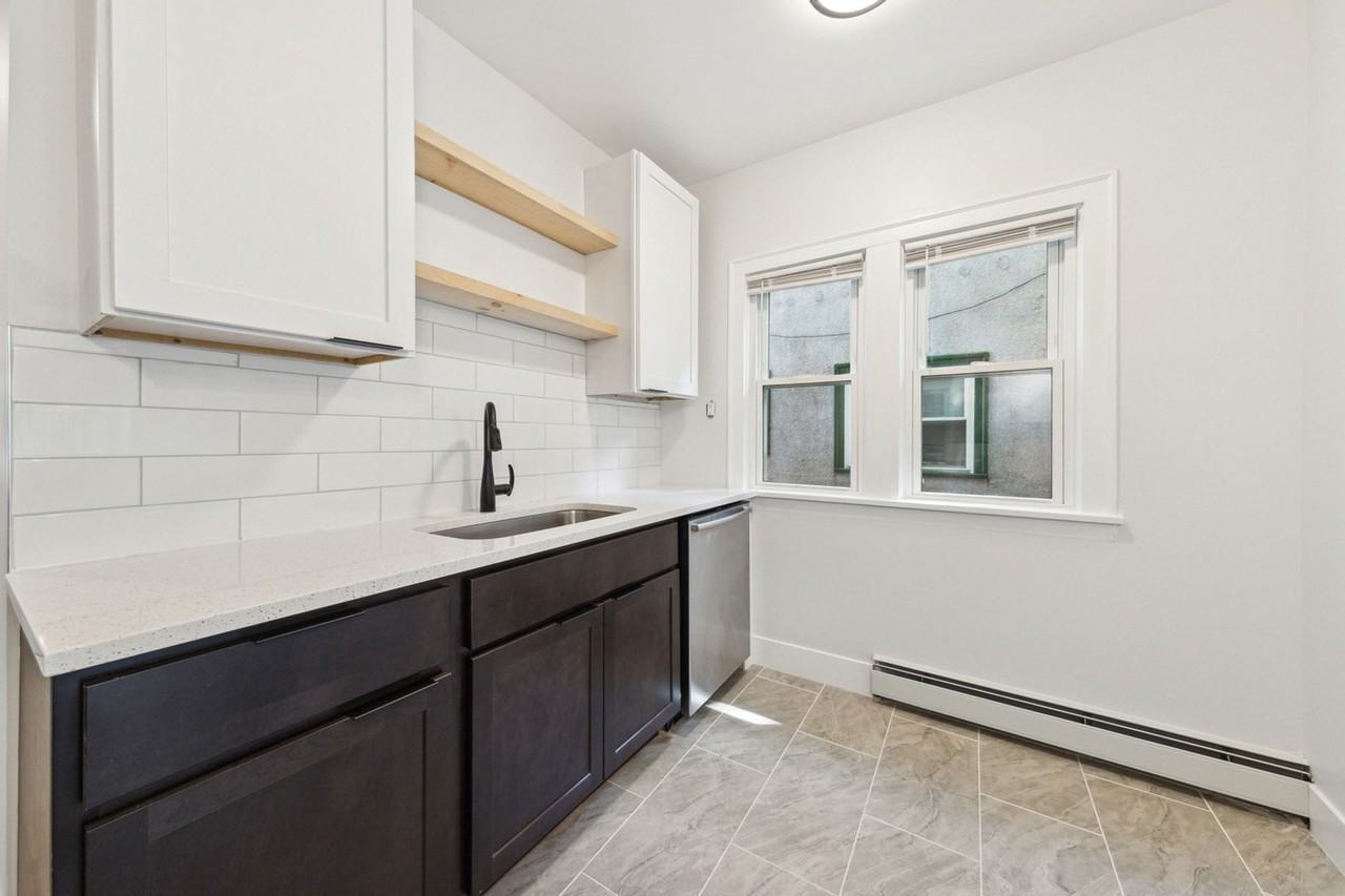 3322 Penn Ave N - Photo 3 of 20