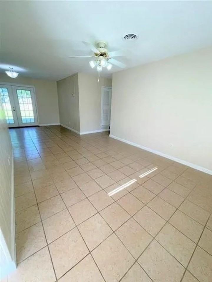 1012 Donley Dr - Photo 4 of 10