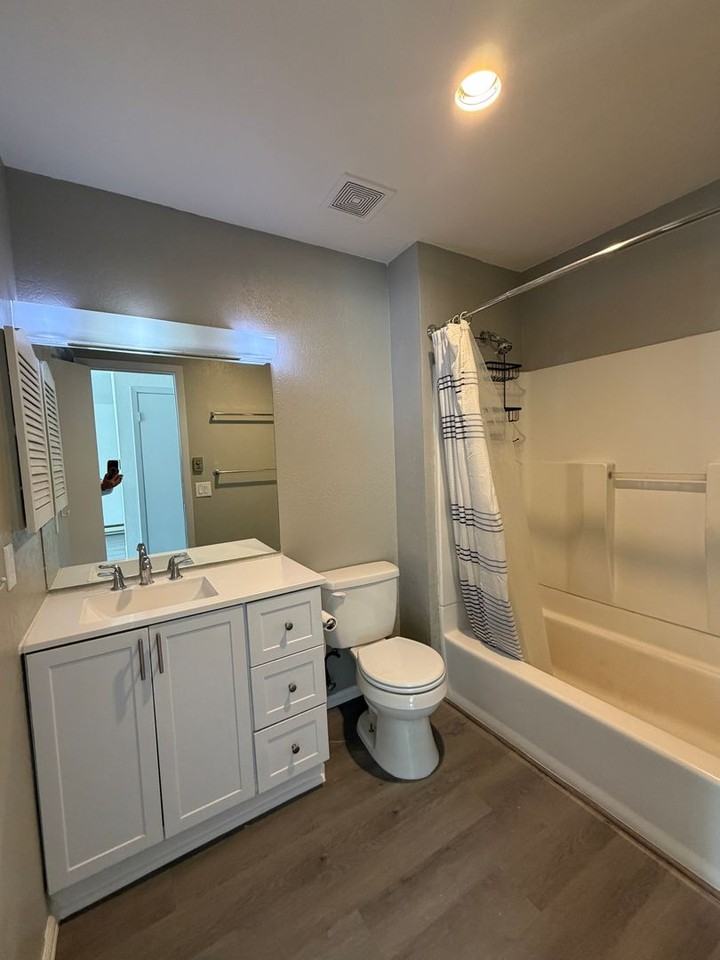 2015 Blake Ave - Photo 4 of 10