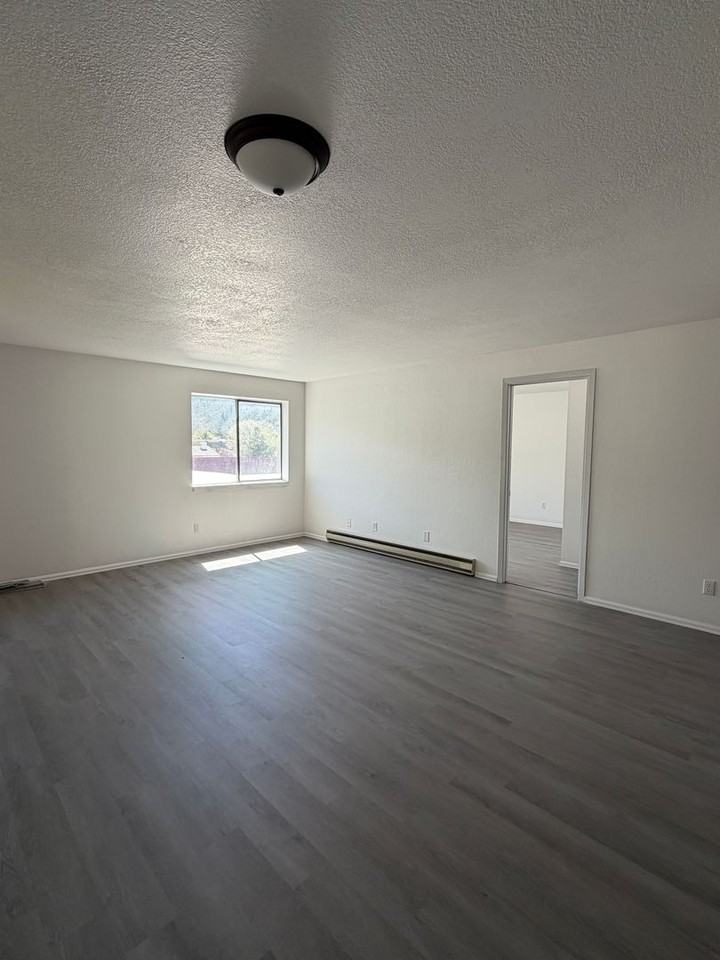 2015 Blake Ave - Photo 5 of 10