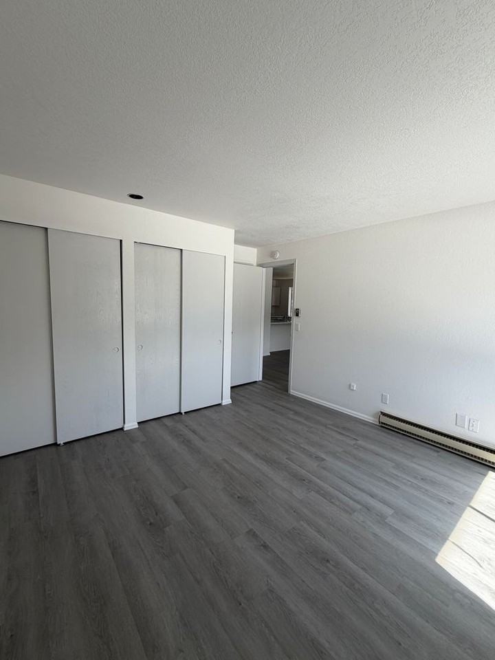2015 Blake Ave - Photo 6 of 10