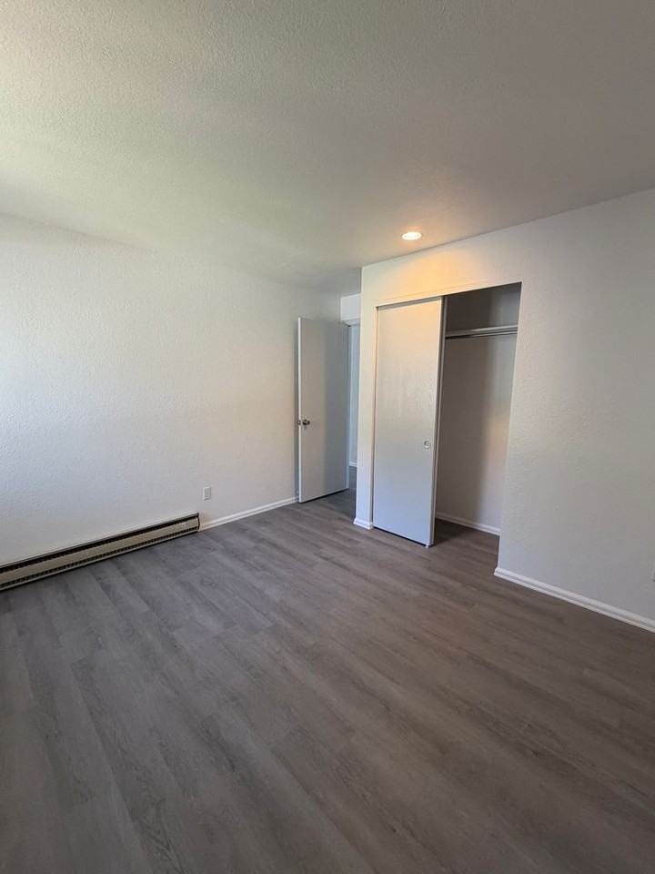 2015 Blake Ave - Photo 7 of 10