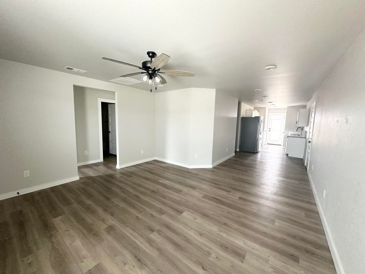 493 Chitalpa Dr - Photo 3 of 11