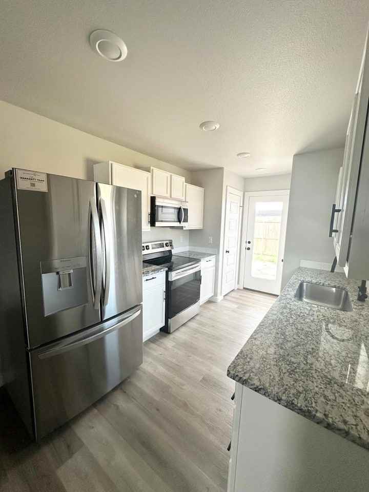 493 Chitalpa Dr - Photo 4 of 11