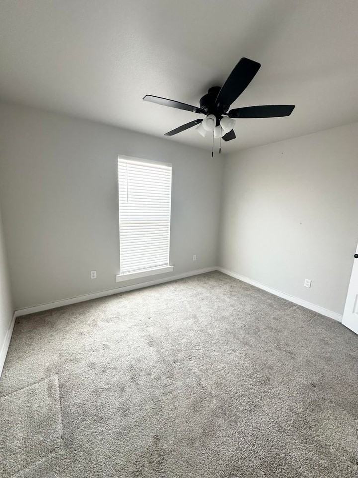 493 Chitalpa Dr - Photo 5 of 11