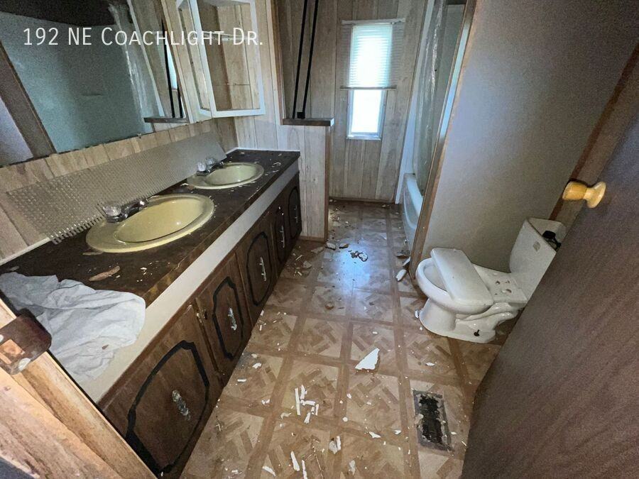 192 Ne Coachlight Dr - Photo 3 of 9