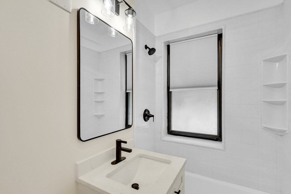 137 Englewood Ave - Photo 7 of 35