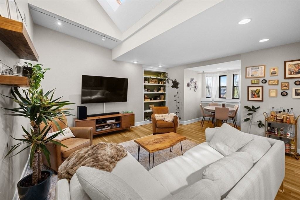 530 Massachusetts Ave - Photo 2 of 14