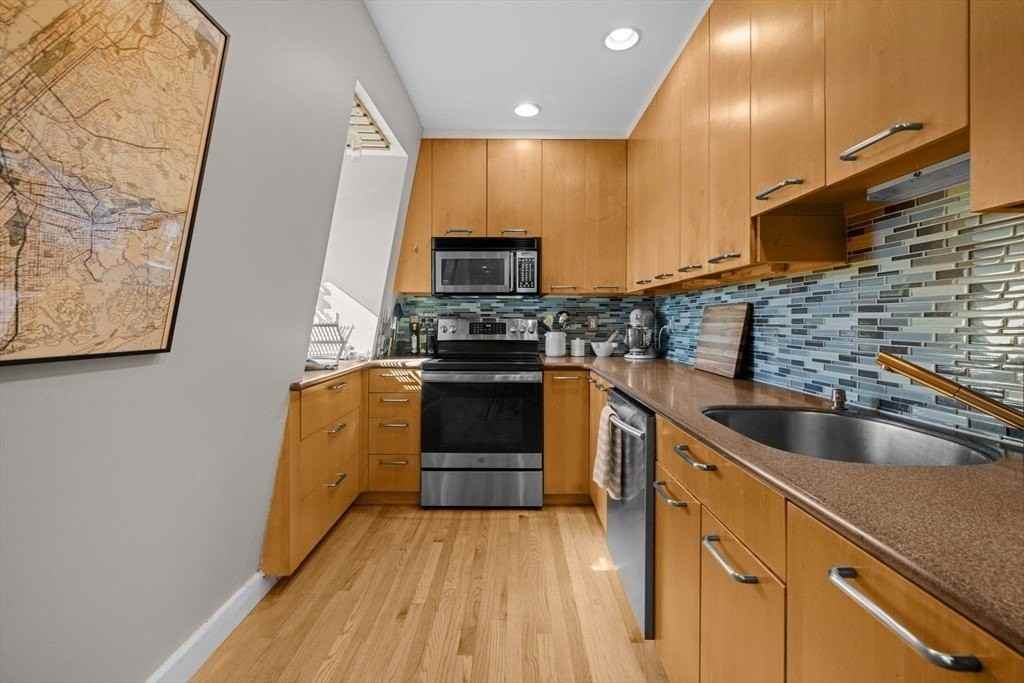530 Massachusetts Ave - Photo 4 of 14