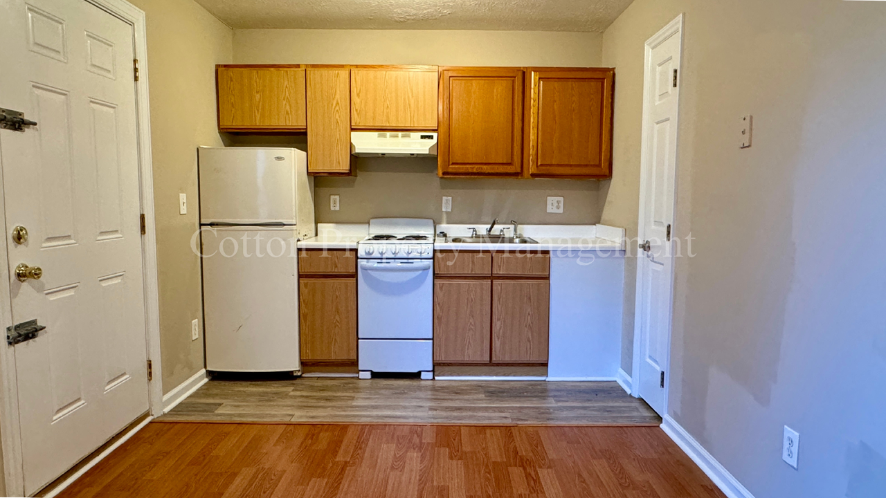 4516 Greentree Rd #11 - Photo 4 of 15