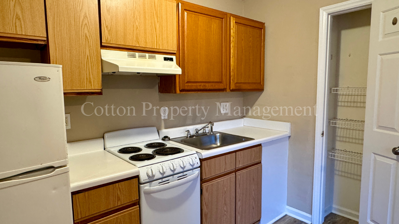 4516 Greentree Rd #11 - Photo 5 of 15