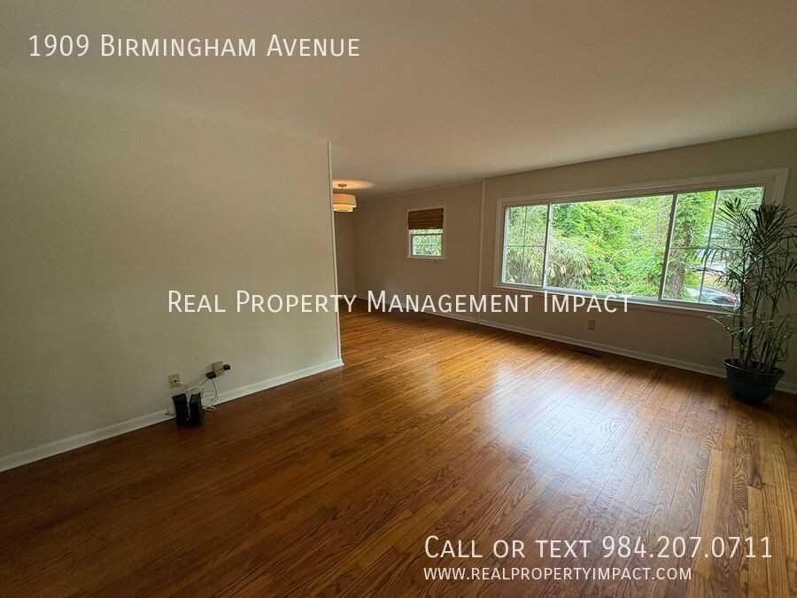 1909 Birmingham Ave - Photo 5 of 33