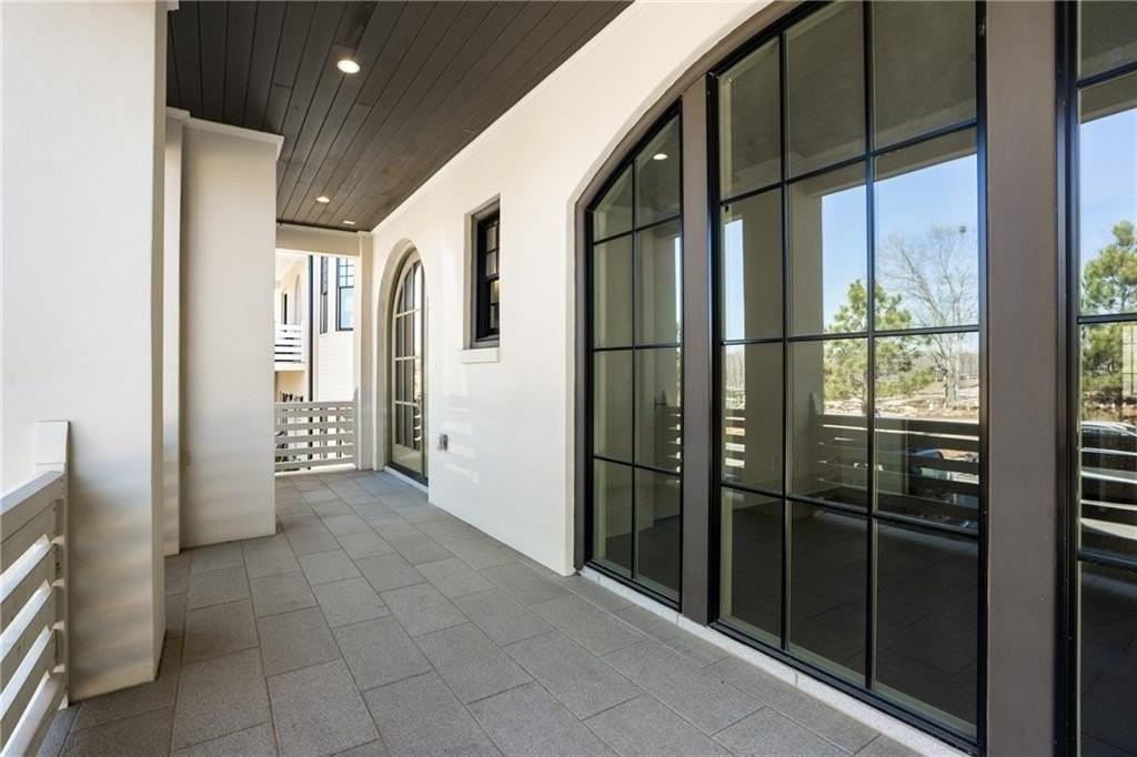 160 4th St - Photo 4 of 50