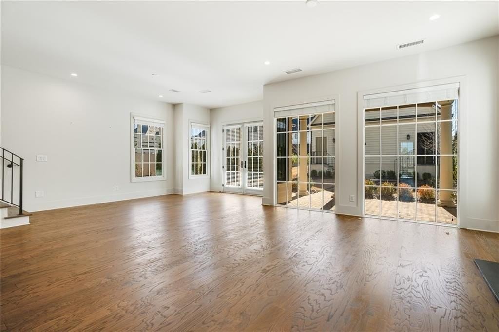 160 4th St - Photo 6 of 50