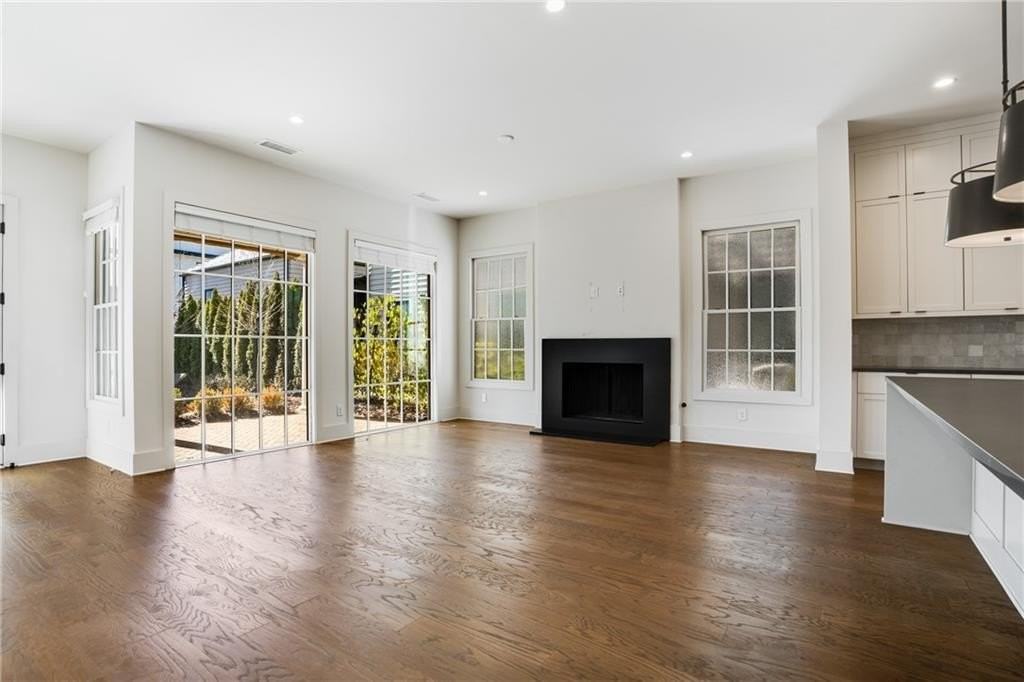 160 4th St - Photo 7 of 50