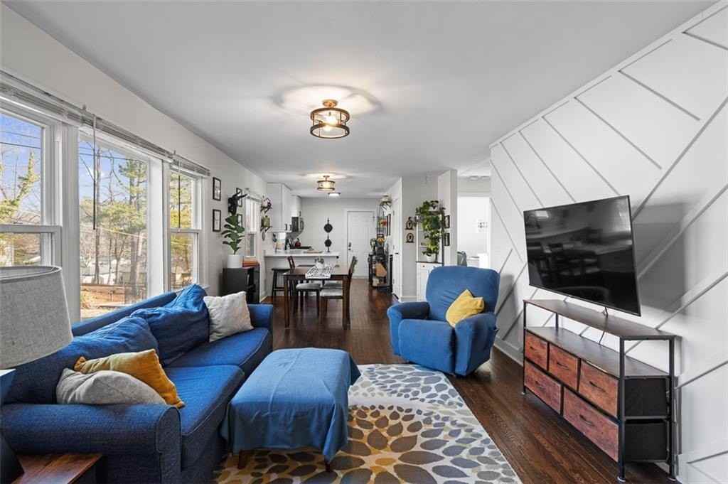 3418 Louise St - Photo 4 of 23
